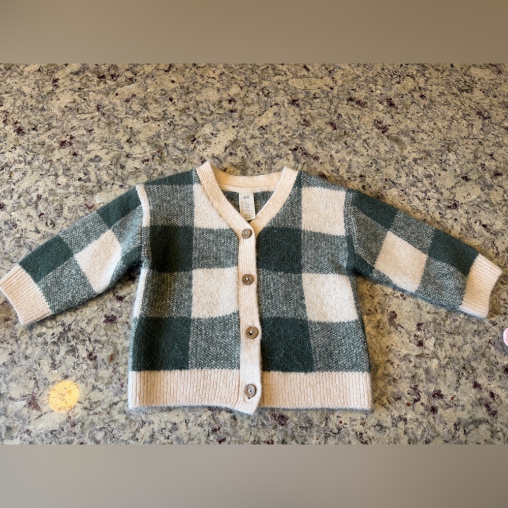 Brand New H&M Sweater SO soft marked 6mo fits like 2t/3t